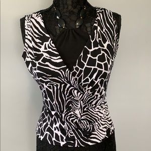 IZ Buyer wrap top.  Size med.